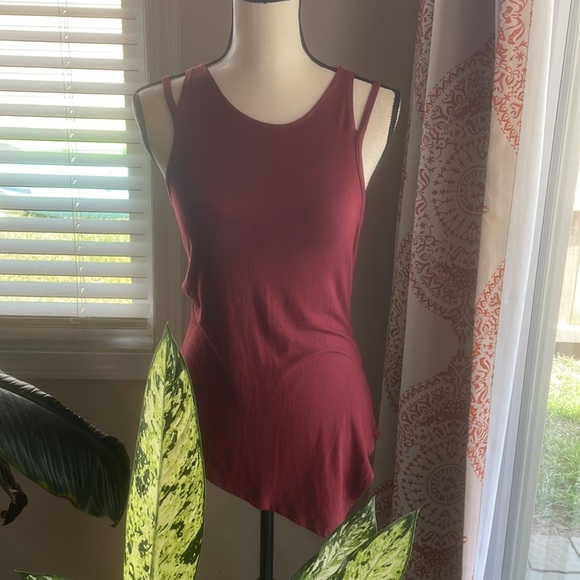 Moral fiber red asymmetrical tank - Picture 3 of 6